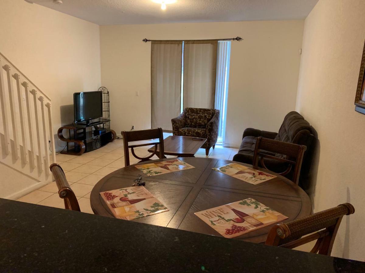 Bedroom Suite In Lauderdale Lakes Townhome ฟอร์ต ลอเดอร์เดล ภายนอก รูปภาพ